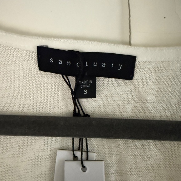 NWT! Anthropologie | Sanctuary  | Size Small | White V-Neck Button Back Blouse - Picture 8 of 8